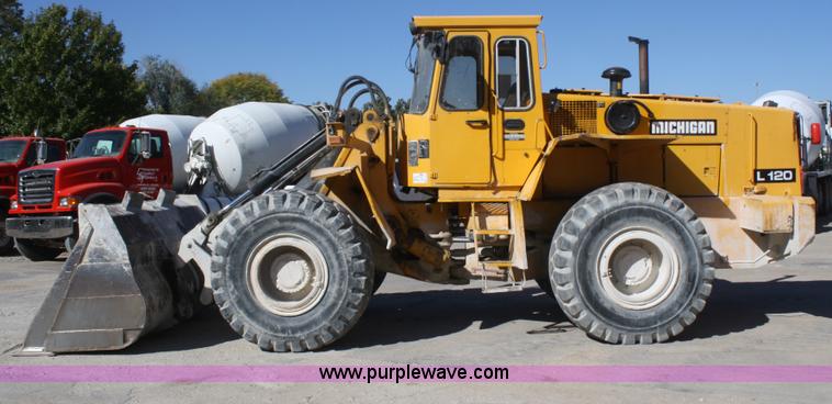 image for item F2610 1990 Michigan / Volvo L120 wheel loader