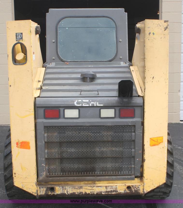 image for item F2611 2001 Gehl 6635SXT II skid steer