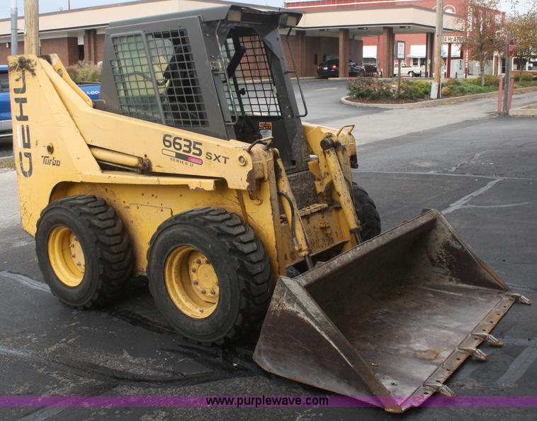 image for item F2611 2001 Gehl 6635SXT II skid steer