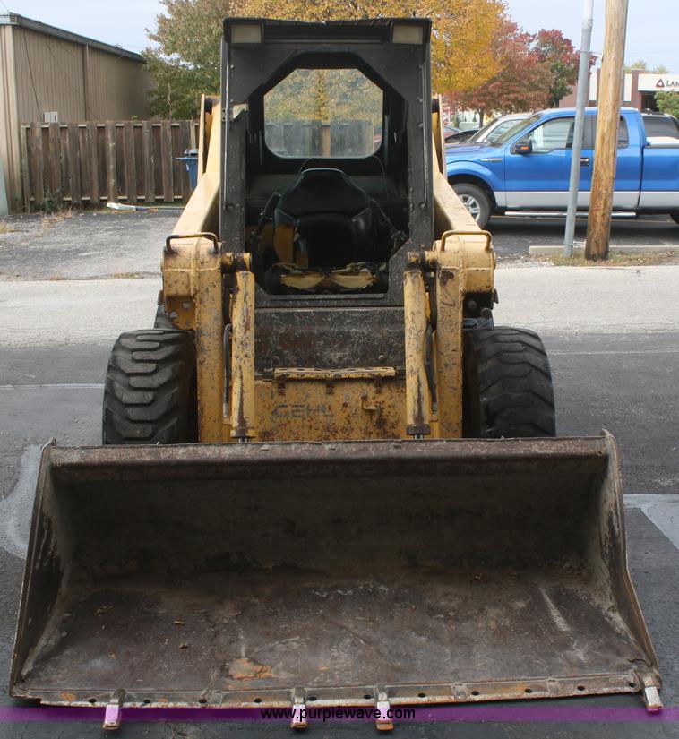 image for item F2611 2001 Gehl 6635SXT II skid steer
