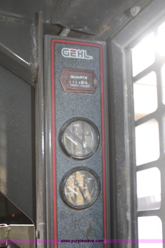 image for item F2611 2001 Gehl 6635SXT II skid steer