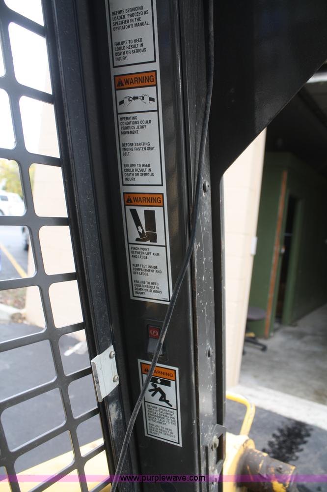 image for item F2611 2001 Gehl 6635SXT II skid steer