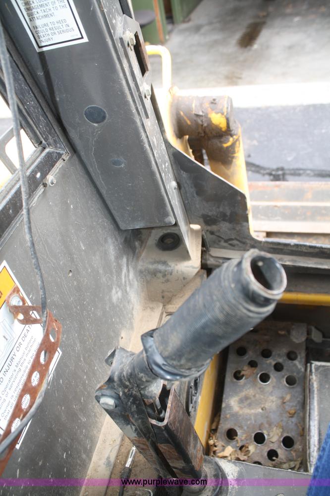 image for item F2611 2001 Gehl 6635SXT II skid steer