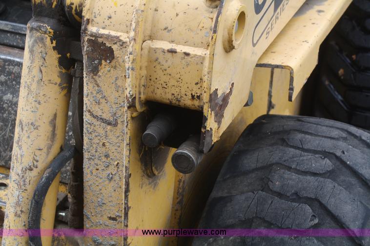 image for item F2611 2001 Gehl 6635SXT II skid steer