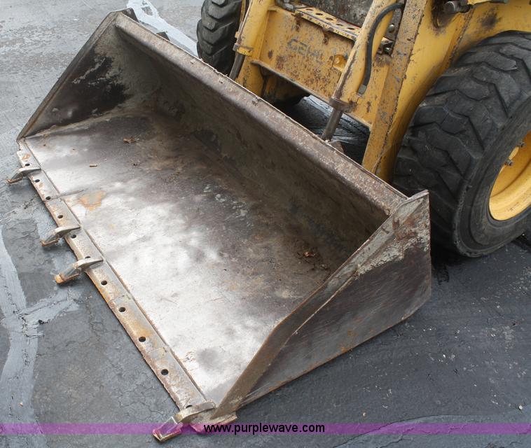 image for item F2611 2001 Gehl 6635SXT II skid steer