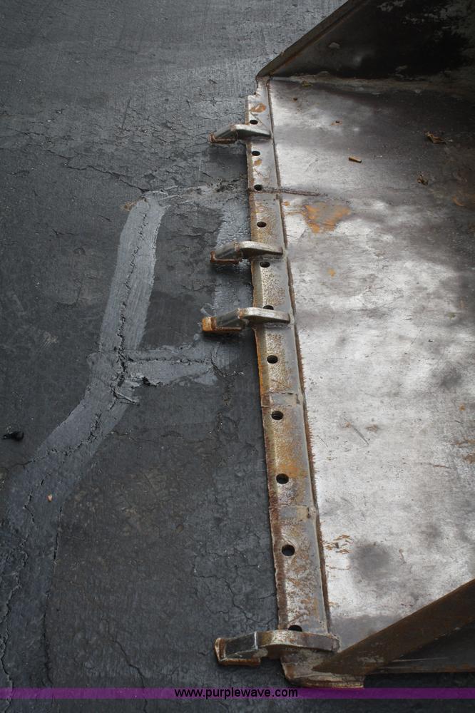 image for item F2611 2001 Gehl 6635SXT II skid steer