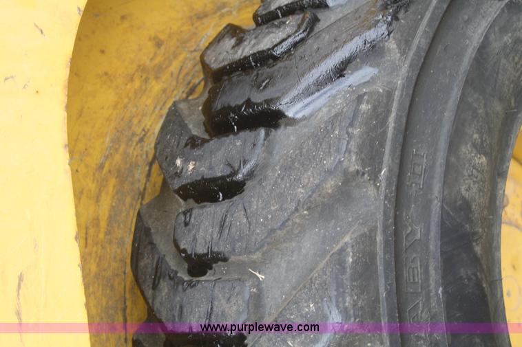 image for item F2611 2001 Gehl 6635SXT II skid steer