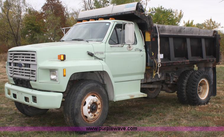 image for item F2636 1991 Ford F700 dump truck