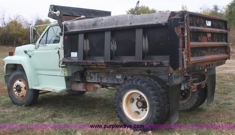 image for item F2636 1991 Ford F700 dump truck