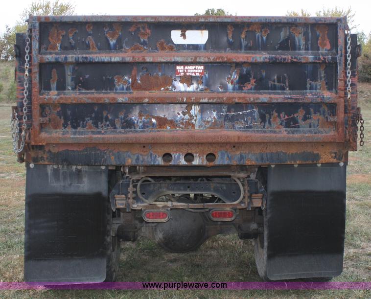image for item F2636 1991 Ford F700 dump truck