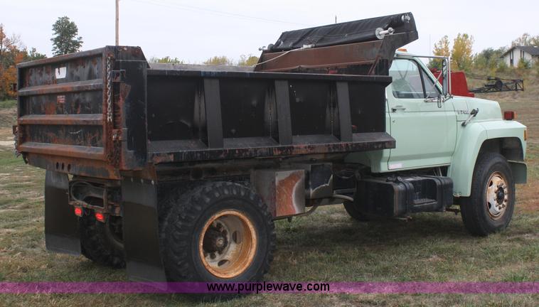 image for item F2636 1991 Ford F700 dump truck