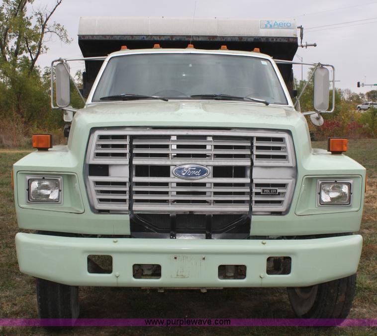image for item F2636 1991 Ford F700 dump truck