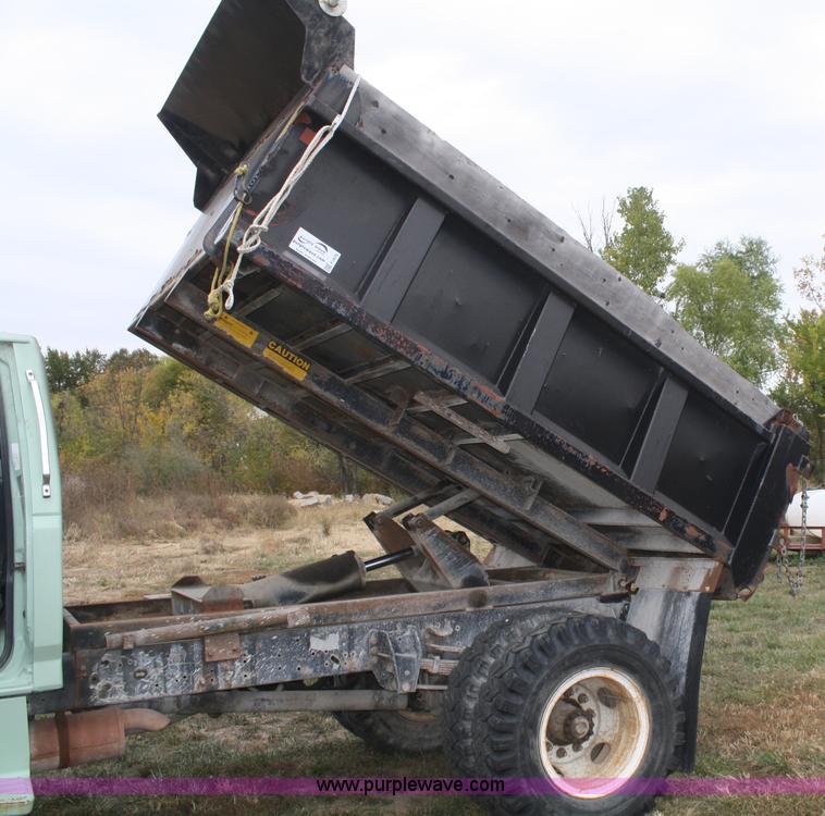 image for item F2636 1991 Ford F700 dump truck