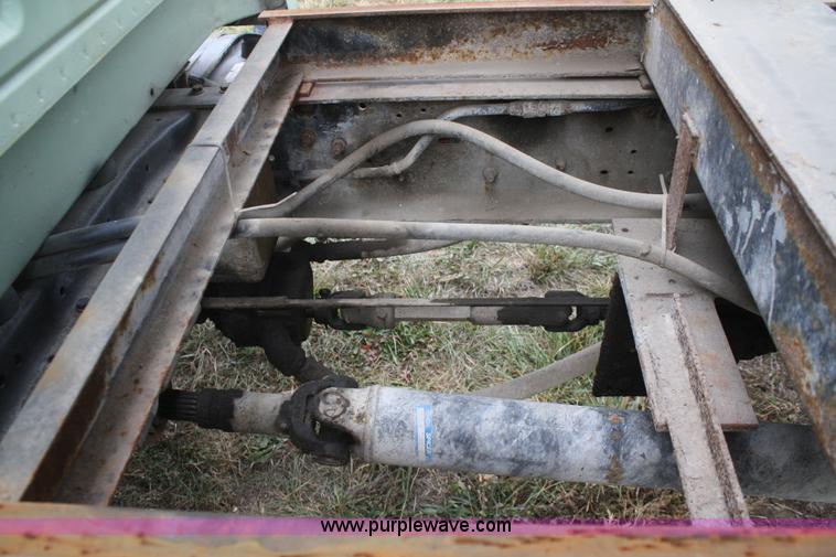 image for item F2636 1991 Ford F700 dump truck