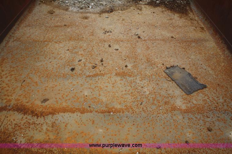 image for item F2636 1991 Ford F700 dump truck