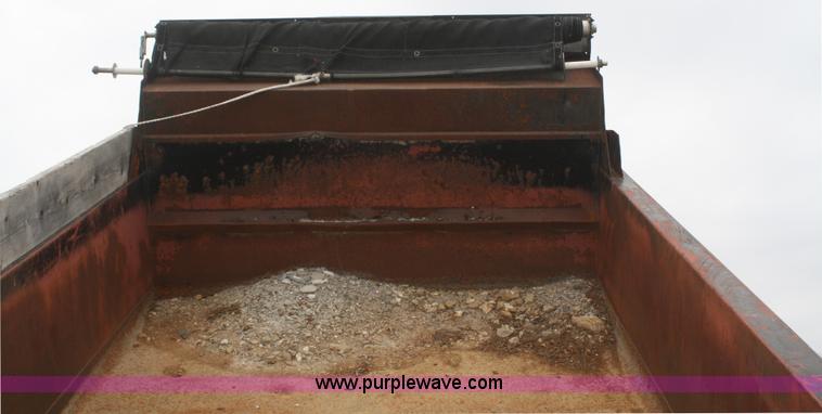 image for item F2636 1991 Ford F700 dump truck