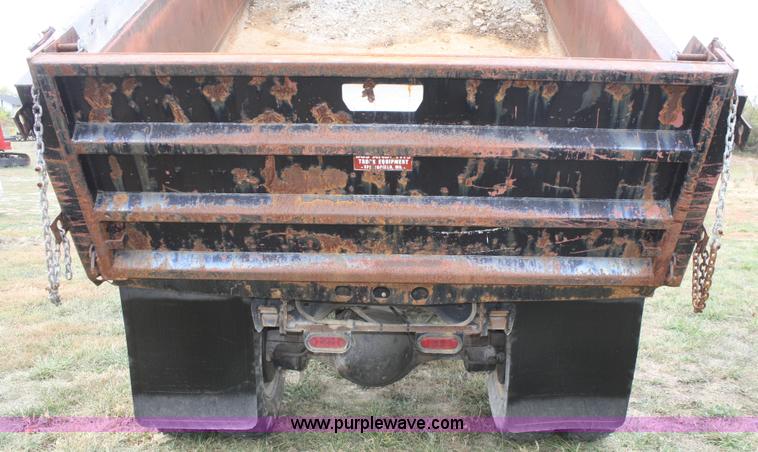 image for item F2636 1991 Ford F700 dump truck