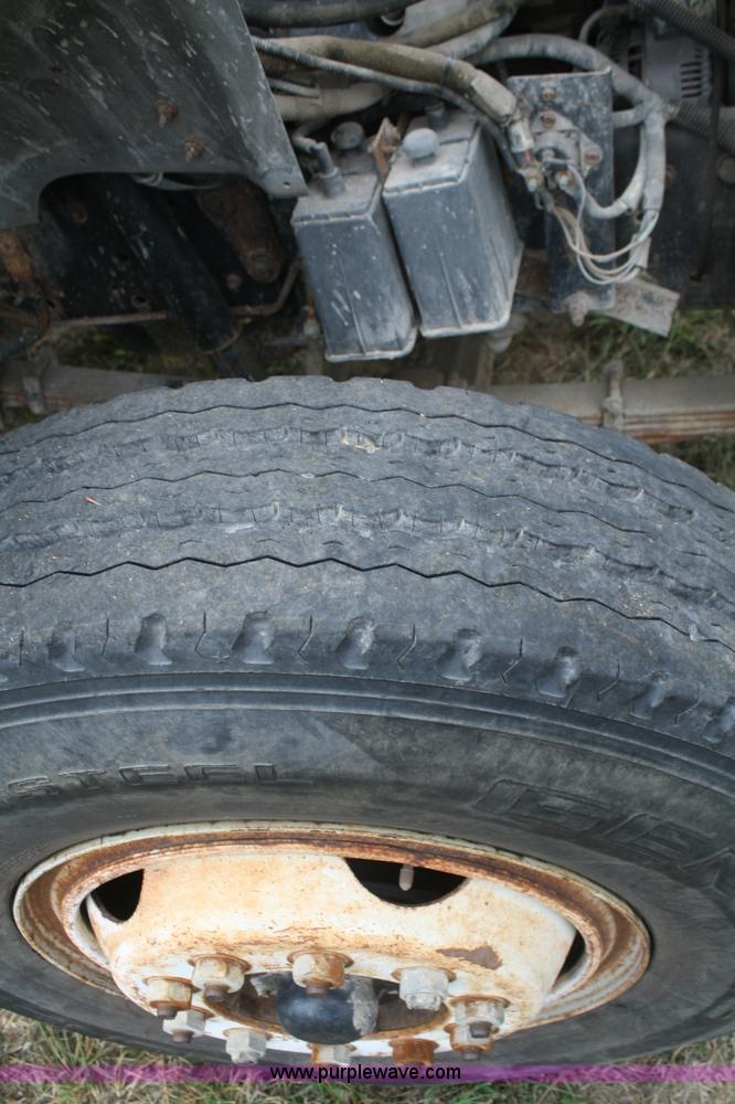 image for item F2636 1991 Ford F700 dump truck