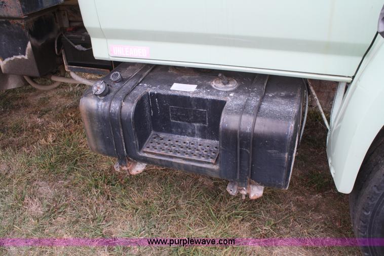 image for item F2636 1991 Ford F700 dump truck