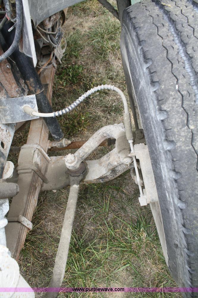 image for item F2636 1991 Ford F700 dump truck