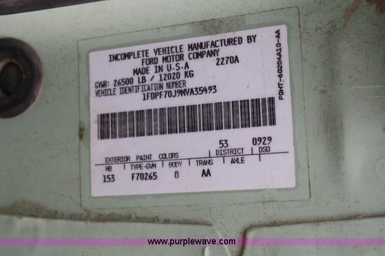 image for item F2636 1991 Ford F700 dump truck