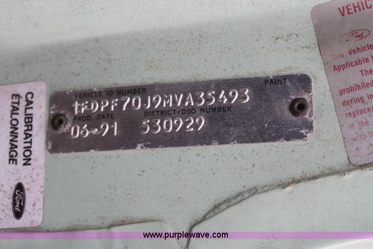 image for item F2636 1991 Ford F700 dump truck