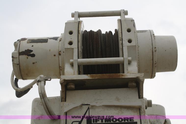 image for item F2640 1998 Freightliner FL50 service truck