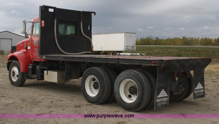image for item F2643 1999 Peterbilt 330 flatbed semi truck