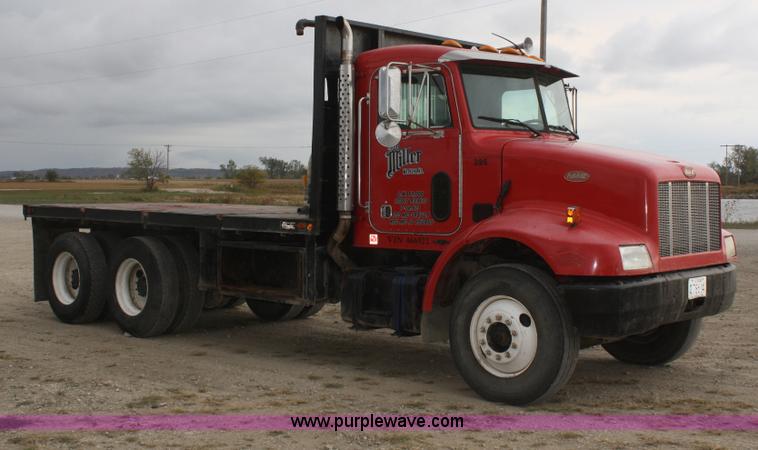 image for item F2643 1999 Peterbilt 330 flatbed semi truck
