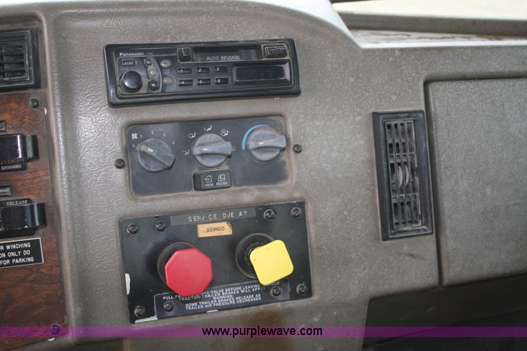 image for item F2643 1999 Peterbilt 330 flatbed semi truck