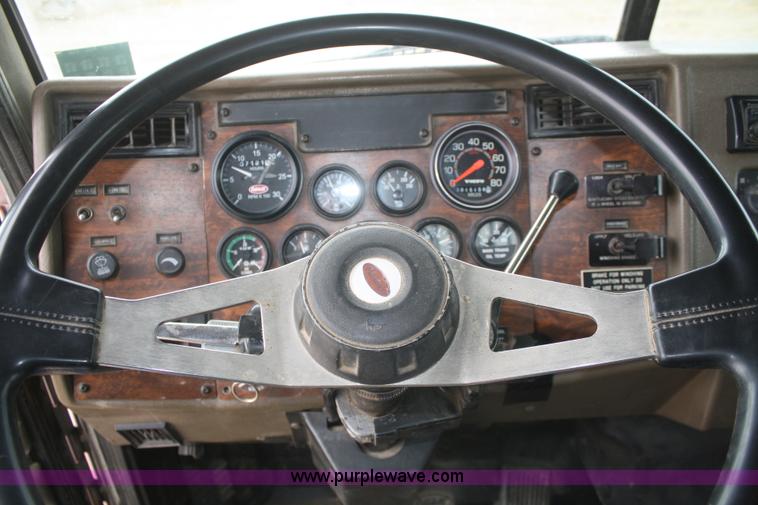 image for item F2643 1999 Peterbilt 330 flatbed semi truck