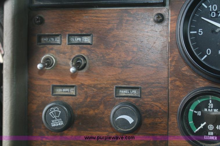 image for item F2643 1999 Peterbilt 330 flatbed semi truck