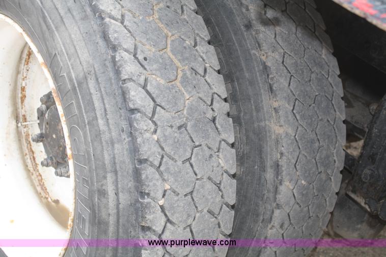 image for item F2643 1999 Peterbilt 330 flatbed semi truck