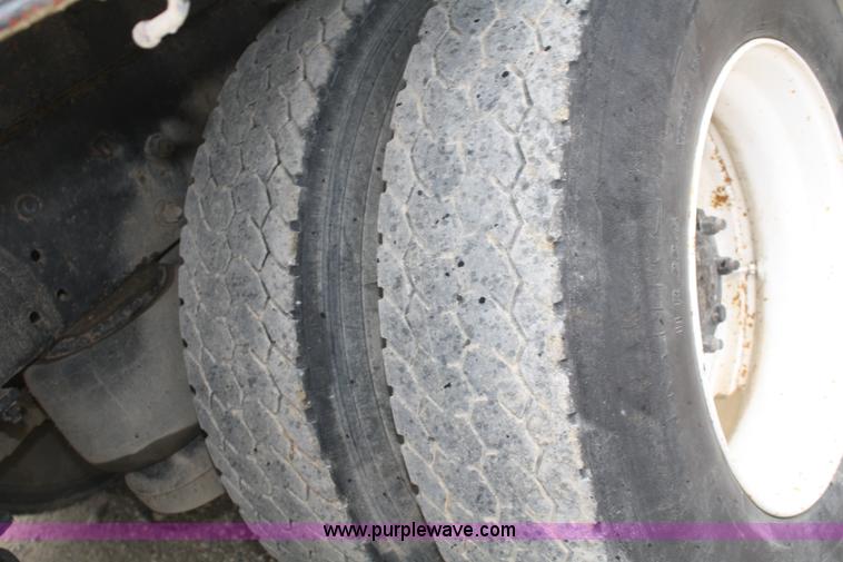 image for item F2643 1999 Peterbilt 330 flatbed semi truck