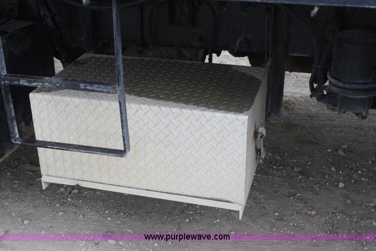 image for item F2643 1999 Peterbilt 330 flatbed semi truck