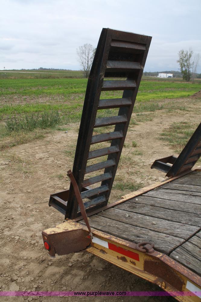 image for item F2646 1995 Redi Haul trailer