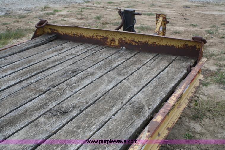 image for item F2646 1995 Redi Haul trailer