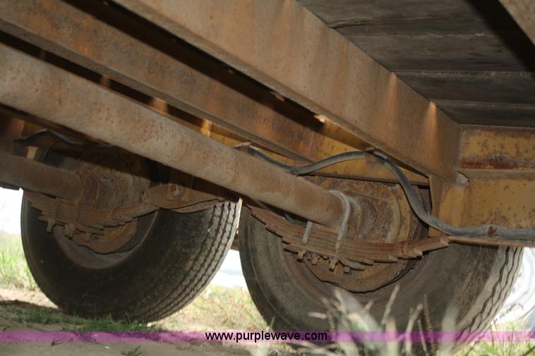 image for item F2646 1995 Redi Haul trailer