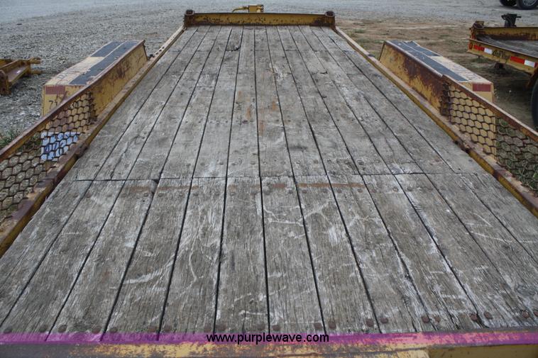 image for item F2647 1998 Redi Haul 17' trailer