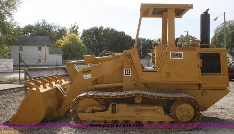 image for item F2675 1981 Caterpillar 943 LGP track loader
