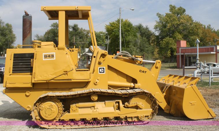 image for item F2675 1981 Caterpillar 943 LGP track loader
