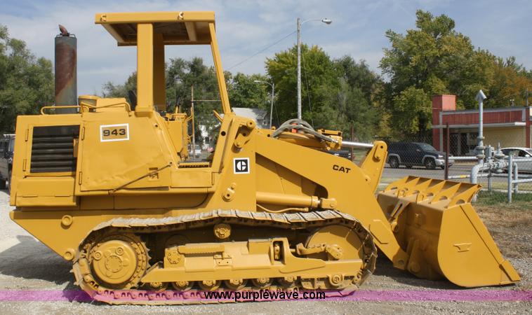 image for item F2675 1981 Caterpillar 943 LGP track loader