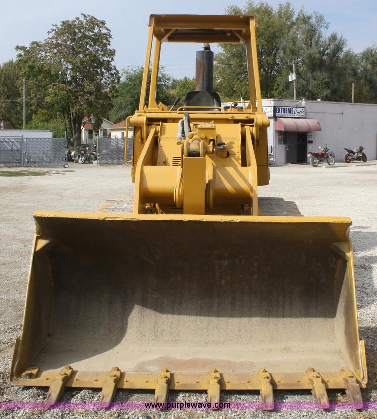 image for item F2675 1981 Caterpillar 943 LGP track loader