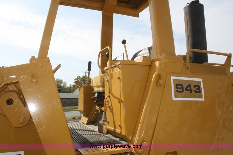 image for item F2675 1981 Caterpillar 943 LGP track loader