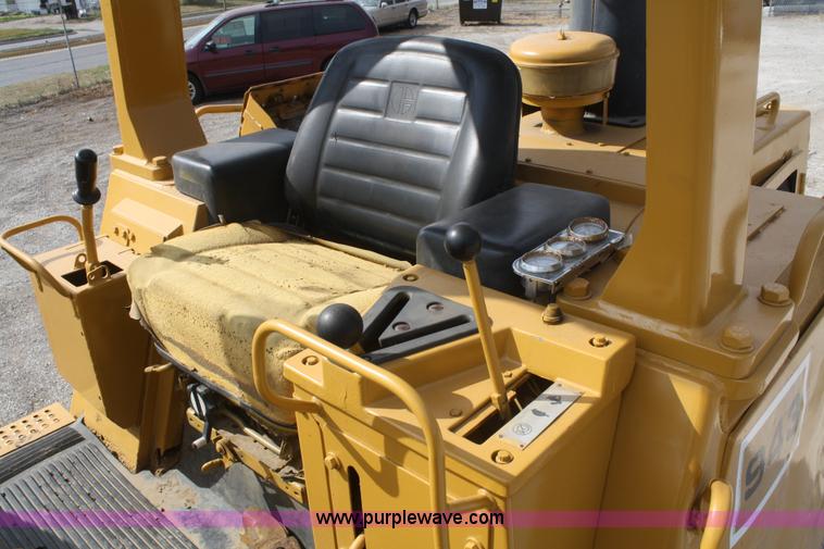 image for item F2675 1981 Caterpillar 943 LGP track loader