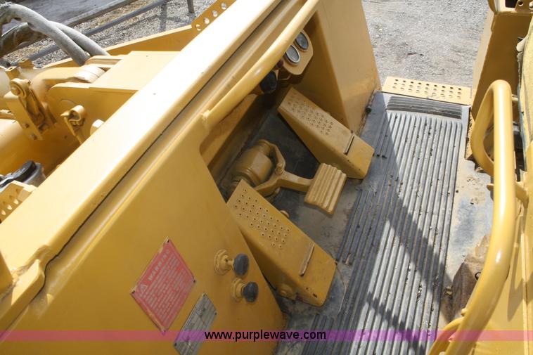 image for item F2675 1981 Caterpillar 943 LGP track loader