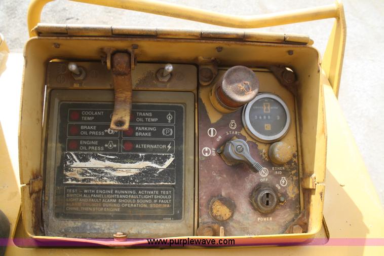 image for item F2675 1981 Caterpillar 943 LGP track loader