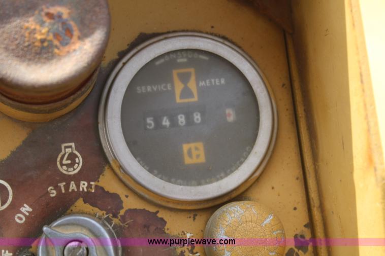 image for item F2675 1981 Caterpillar 943 LGP track loader