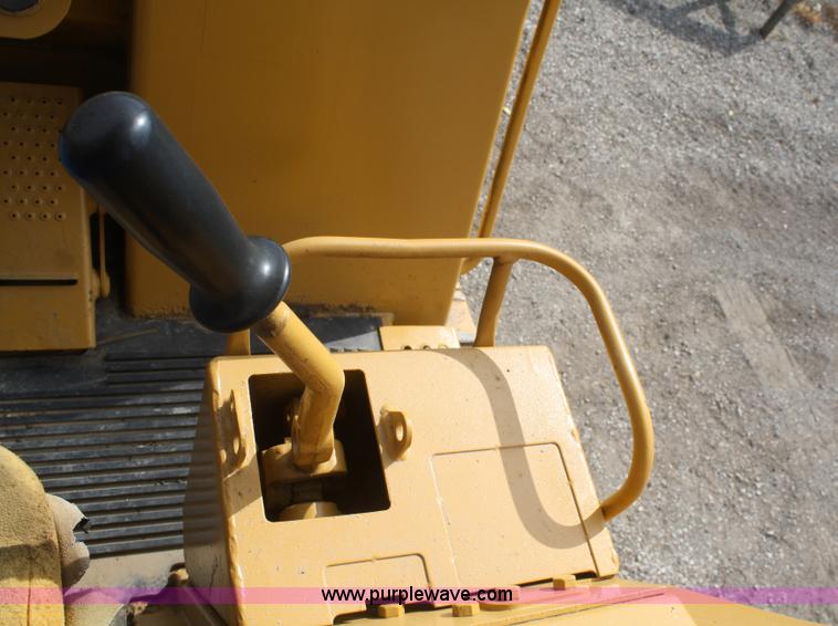 image for item F2675 1981 Caterpillar 943 LGP track loader