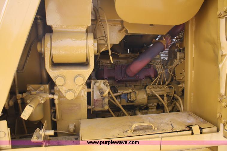 image for item F2675 1981 Caterpillar 943 LGP track loader
